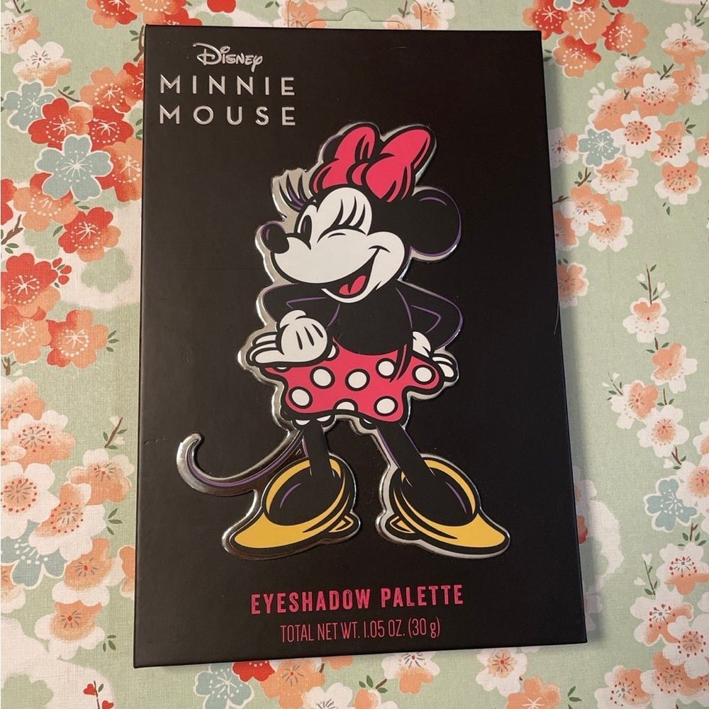 NEW Disney Minnie Mouse 12 Color Eyeshadow Pallet With Mirror Taste Beauty